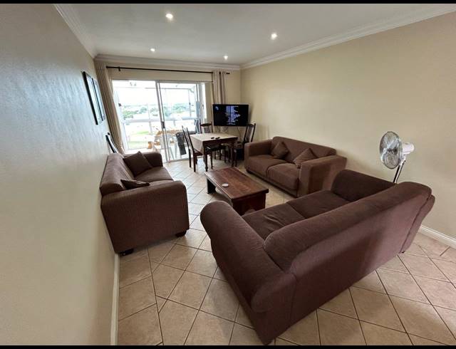 2 BEDROOM APARTMENT FOR SALE IN JEFFREYS BAY CENTRAL